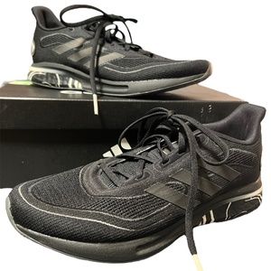 NEW WITH BOX ADIDAS SUPERNOVA RUNNING SHOE